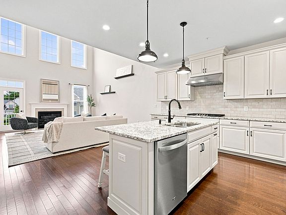 5th image of 40 Phoebe St #101