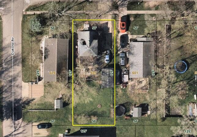 2nd image of 605 W Van Hoesen Blvd