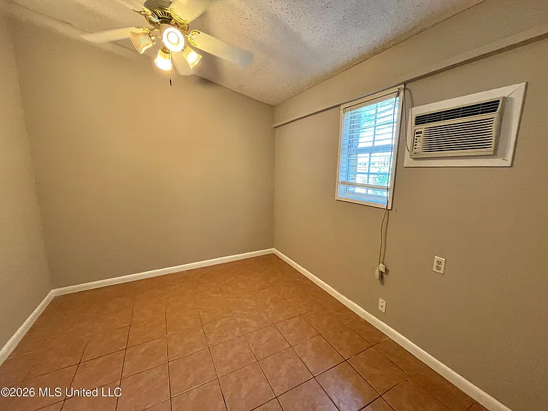 1598 Custer Dr — Photo 11