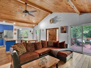 926 Sir Lionel Ct, Blakeslee, PA 18347