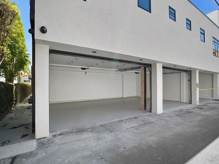 149 S Palm Dr #151-1/2 — Photo 21