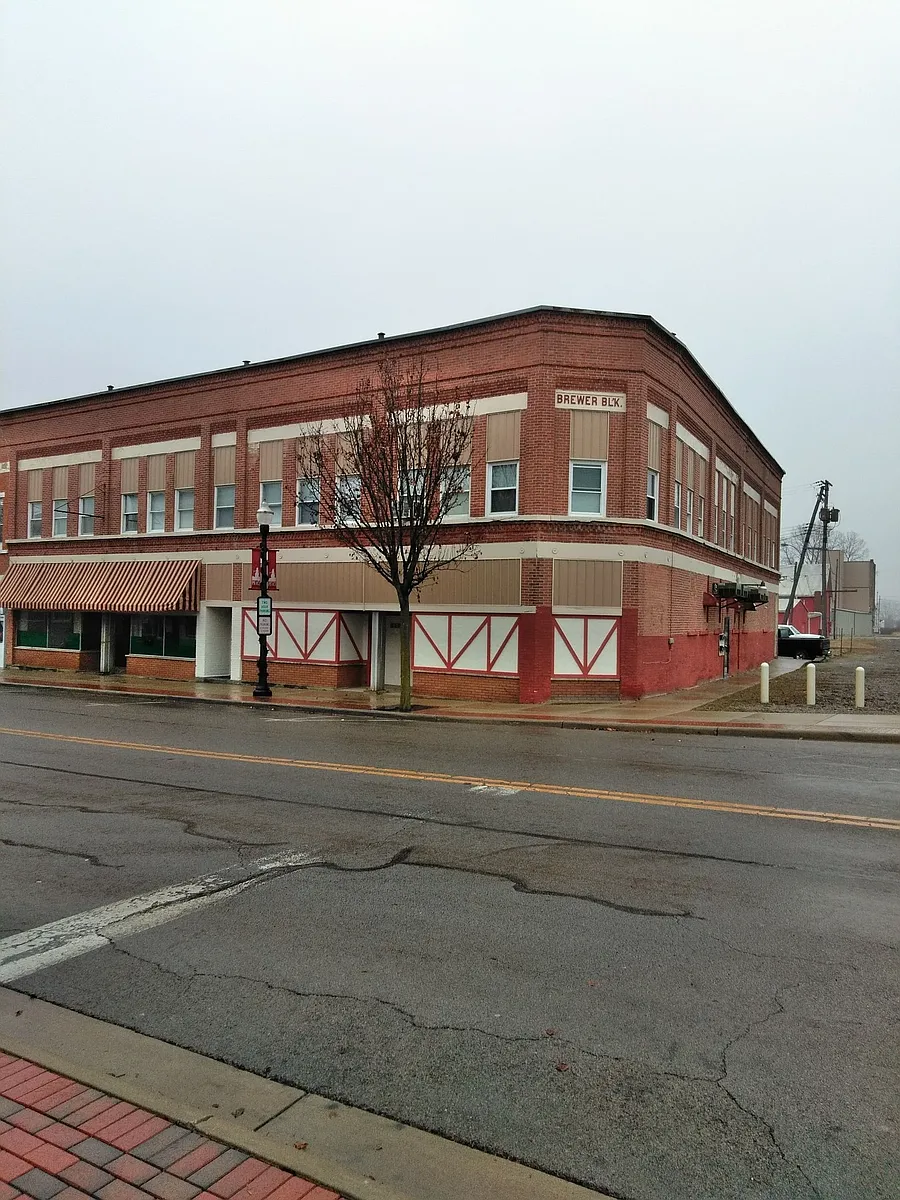 Building Photo - 102-108 N Main St