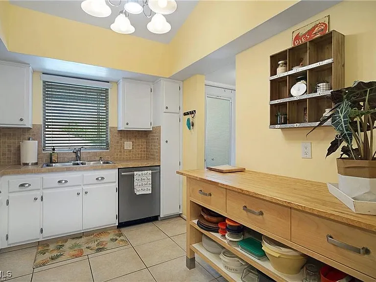 4613 SE 5th Ave #203 — Photo 8