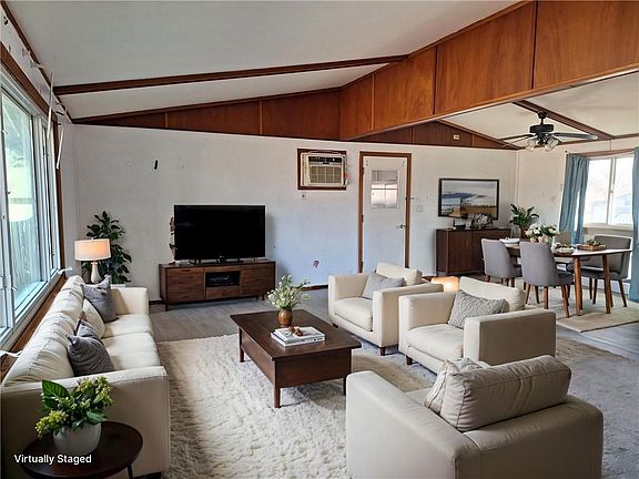 3rd image of 820 Meadow Ln