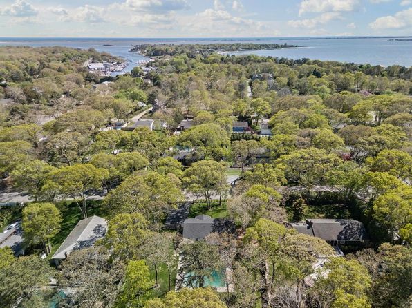 10 Shinnecock Lane, Hampton Bays, NY 11946