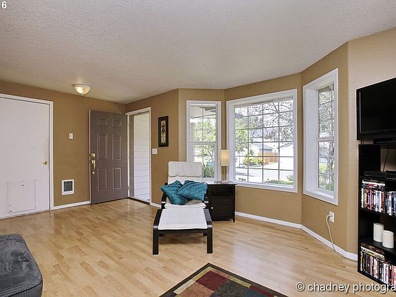 5th image of 6605 NE 67th Cir