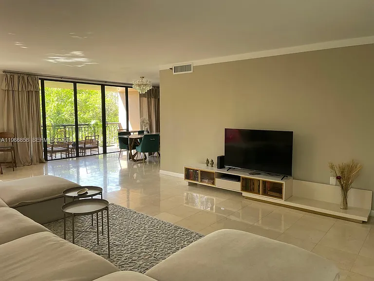 10175 Collins Ave #208 — Photo 2
