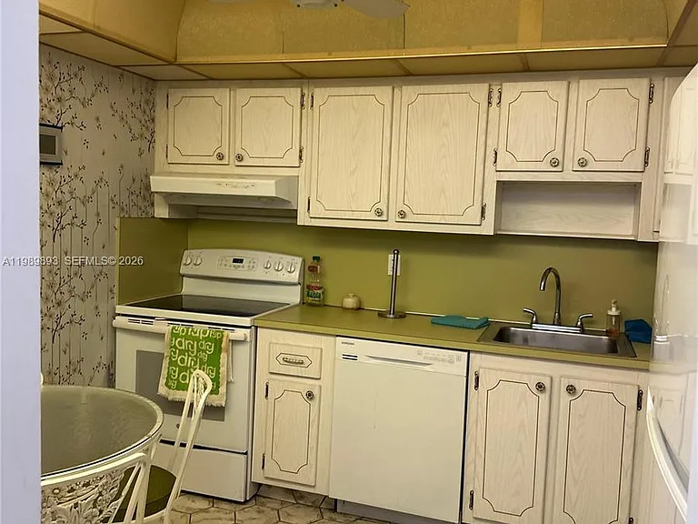 410 SE 2nd St #118 — Photo 12