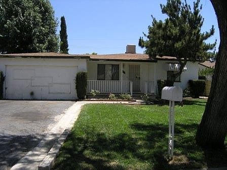 Frontage of residence offes great curb appeal