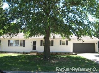 40 Crater Lake Dr, Springfield, IL 62712