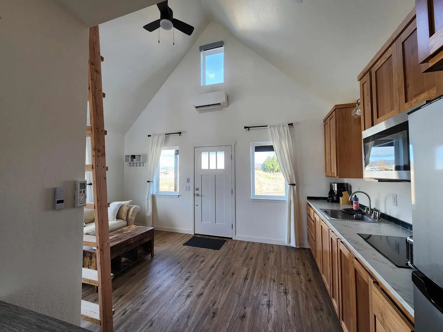 1 bed, 400 sqft, $1,300 — Photo 4