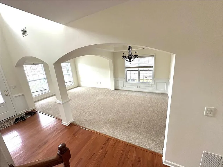 5876 Rue Villa Ln — Photo 2
