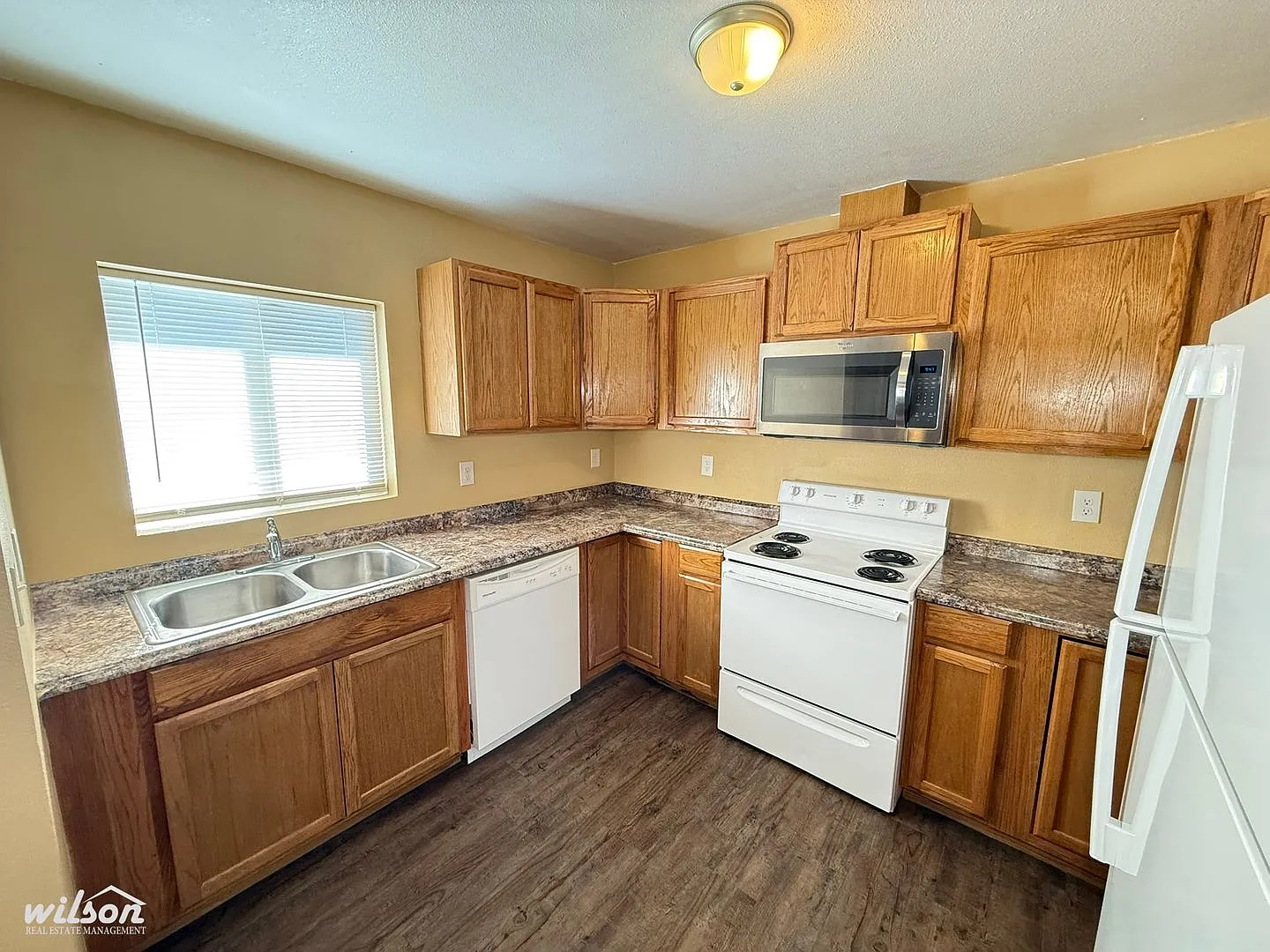 Beautiful 3 Bedroom Home in Tieton with Fully Fenced Backyard — Photo 4