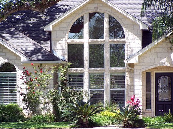 3rd image of 353 Glen Oaks Ln