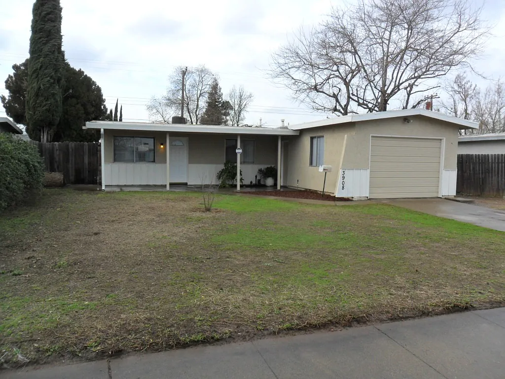3908 Moonbeam Dr photo 1