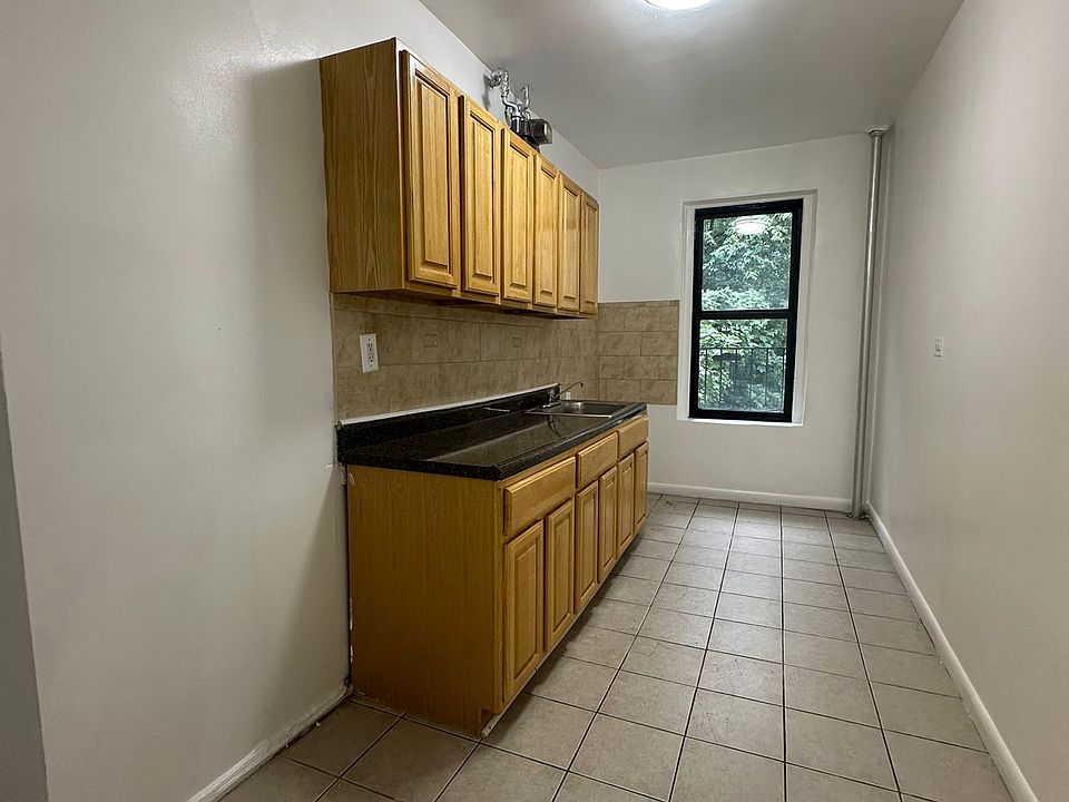 1st image of 2785 University Ave APT 3A