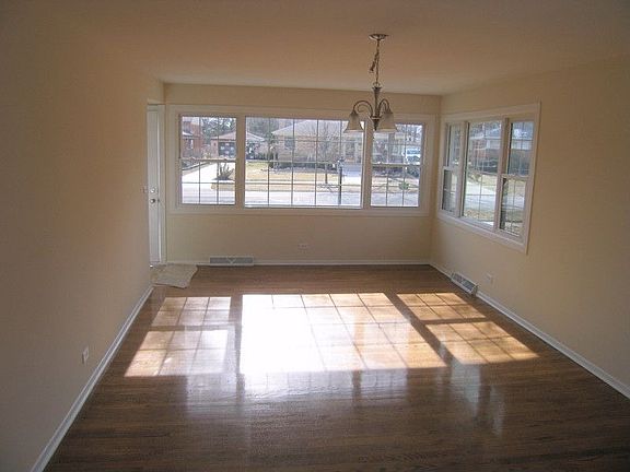 3rd image of 115 N Reuter Dr