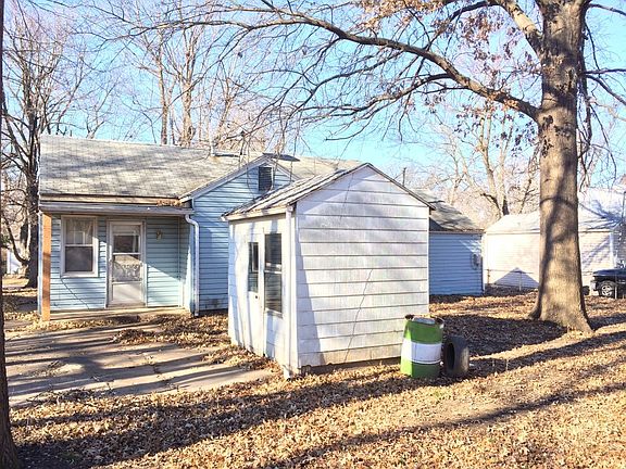 3rd image of 11201 Applewood Dr
