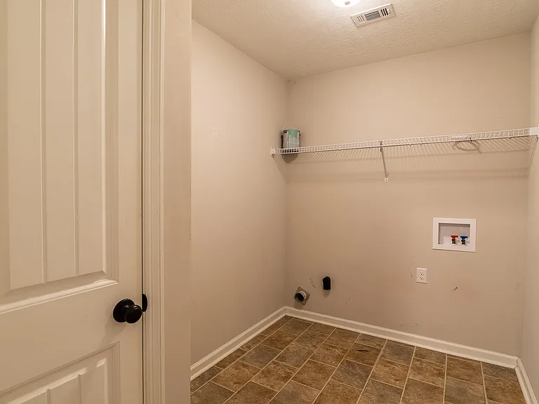 3237 Alexandria Dr — Photo 12