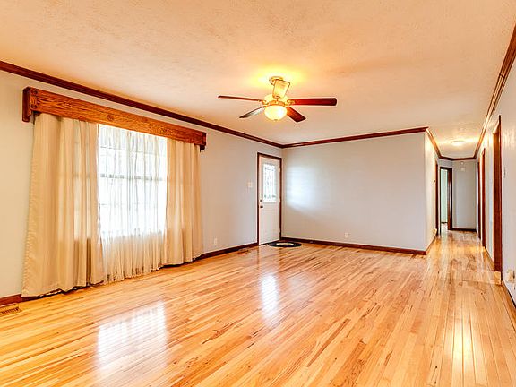 5th image of 6726 Sunnyview Dr