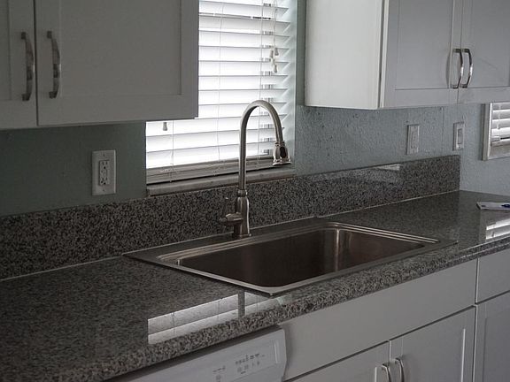 3rd image of 2219 Mateo St