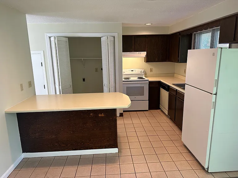 65 Lambert St #12 — Photo 8