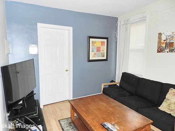 Pan O Living Room