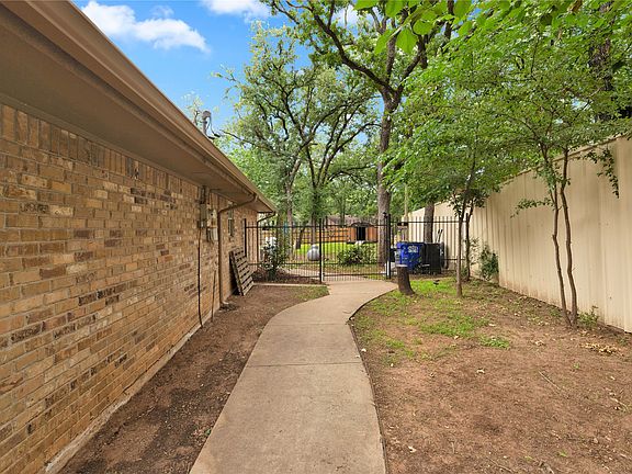 3rd image of 1104 Wood Ridge Dr