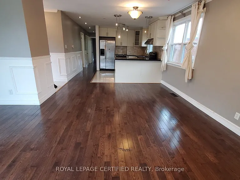 18 Maywood Park — Photo 6