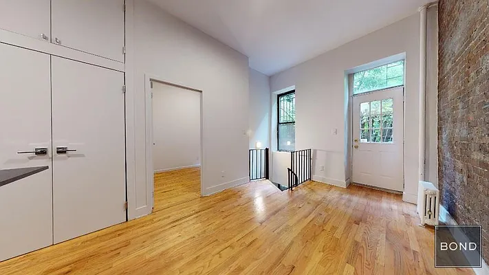 Rented by Bond New York | media 64