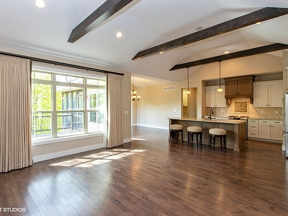 2nd image of 1655 Linden Ln