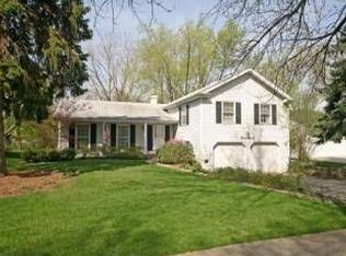 1570 Leabrook Ln, Wheaton, IL 60189