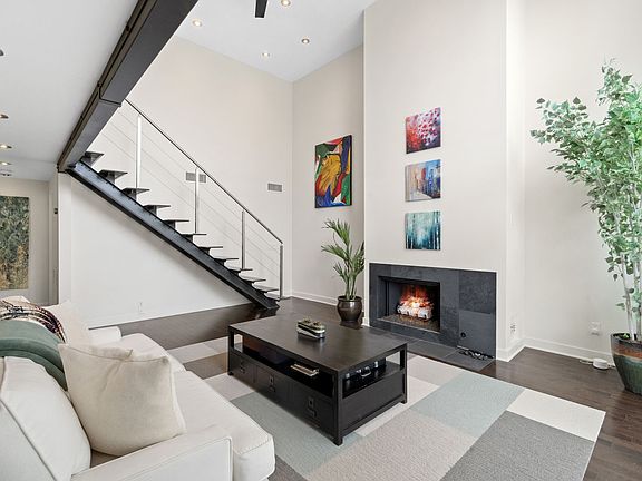 3rd image of 1008 9th St APT A