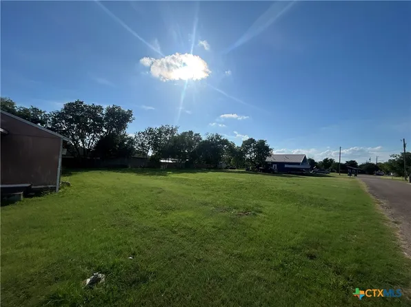 Rogers St, McGregor, TX 76657