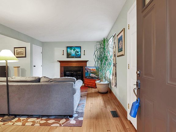 3rd image of 1922 Laramie Dr #24