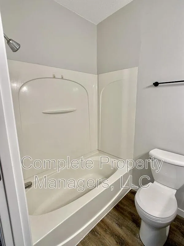 930 S Broadway Ave — Photo 4