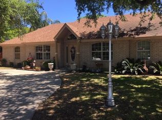 325 W Cargile St, Uvalde, TX 78801