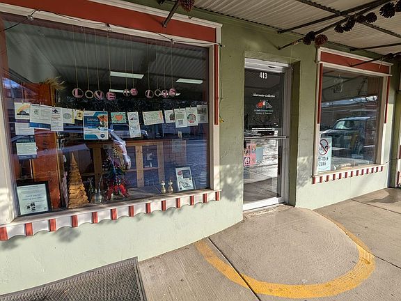 3rd image of 413 Main St