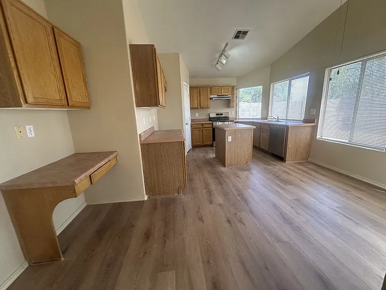 339 N Ocean Dr — Photo 9