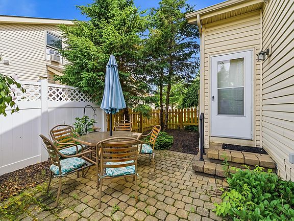5th image of 124 Braddington Ct