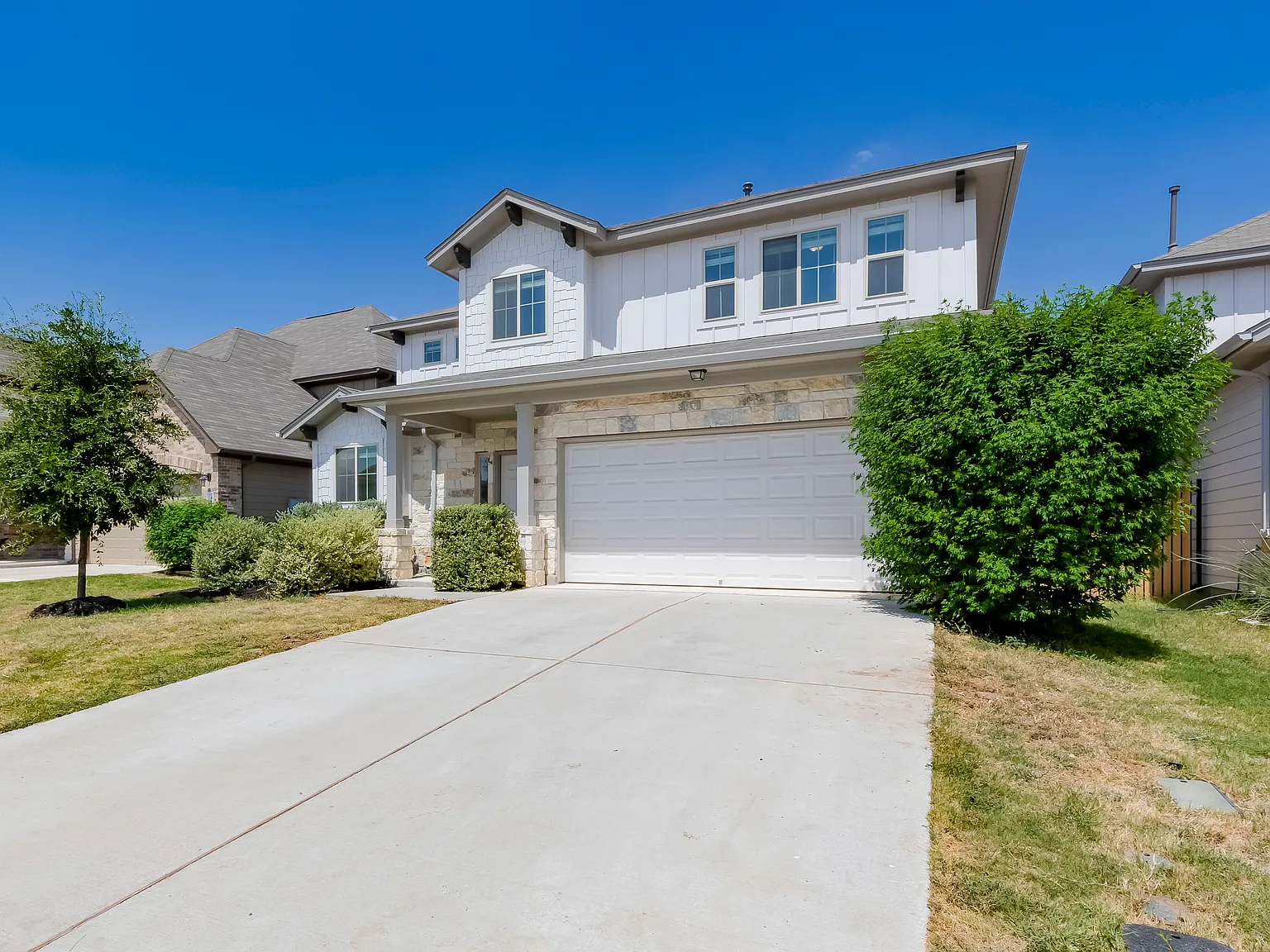 5 bed, 2807 sqft, $2,385 — Photo 2