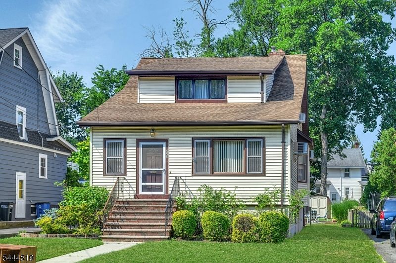 1st image of 725 Prospect St