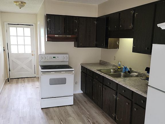3rd image of 13380 Center St APT 2