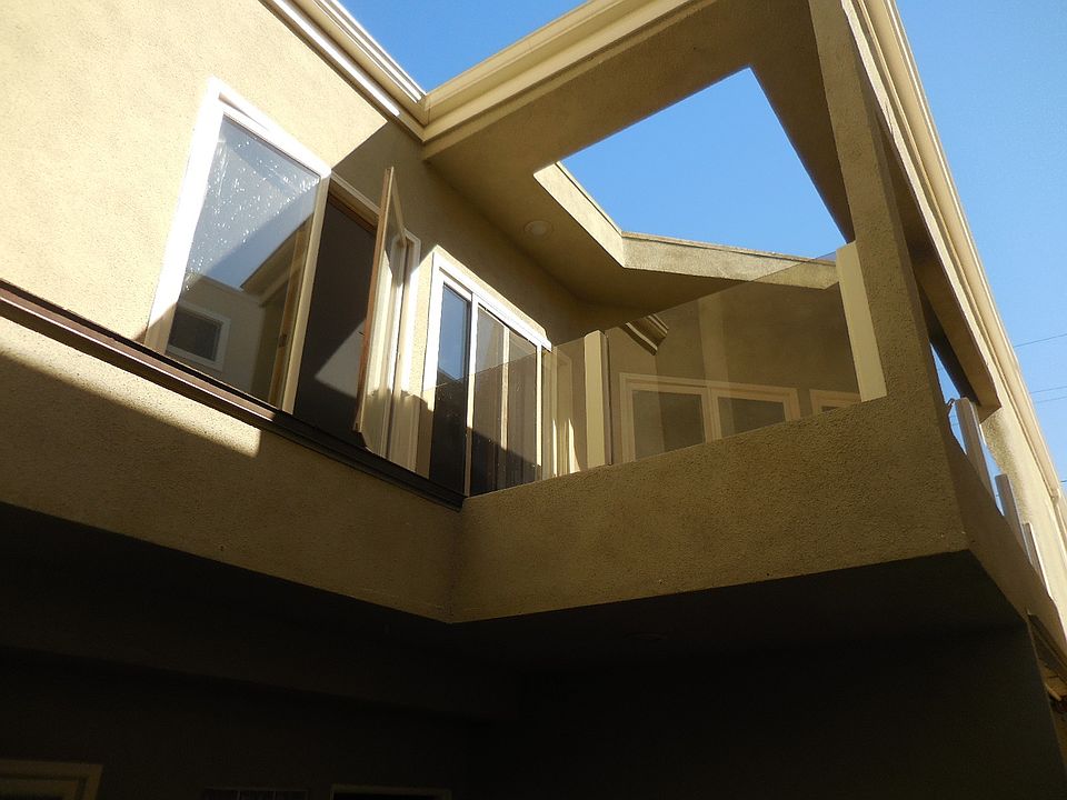 Balcony off dining area