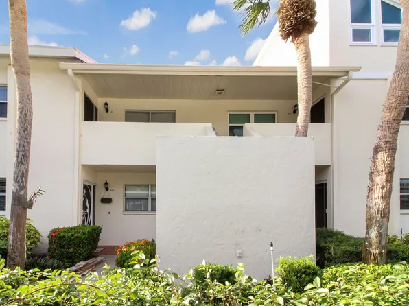 762 Village Cir APT 215, Venice, FL 34292