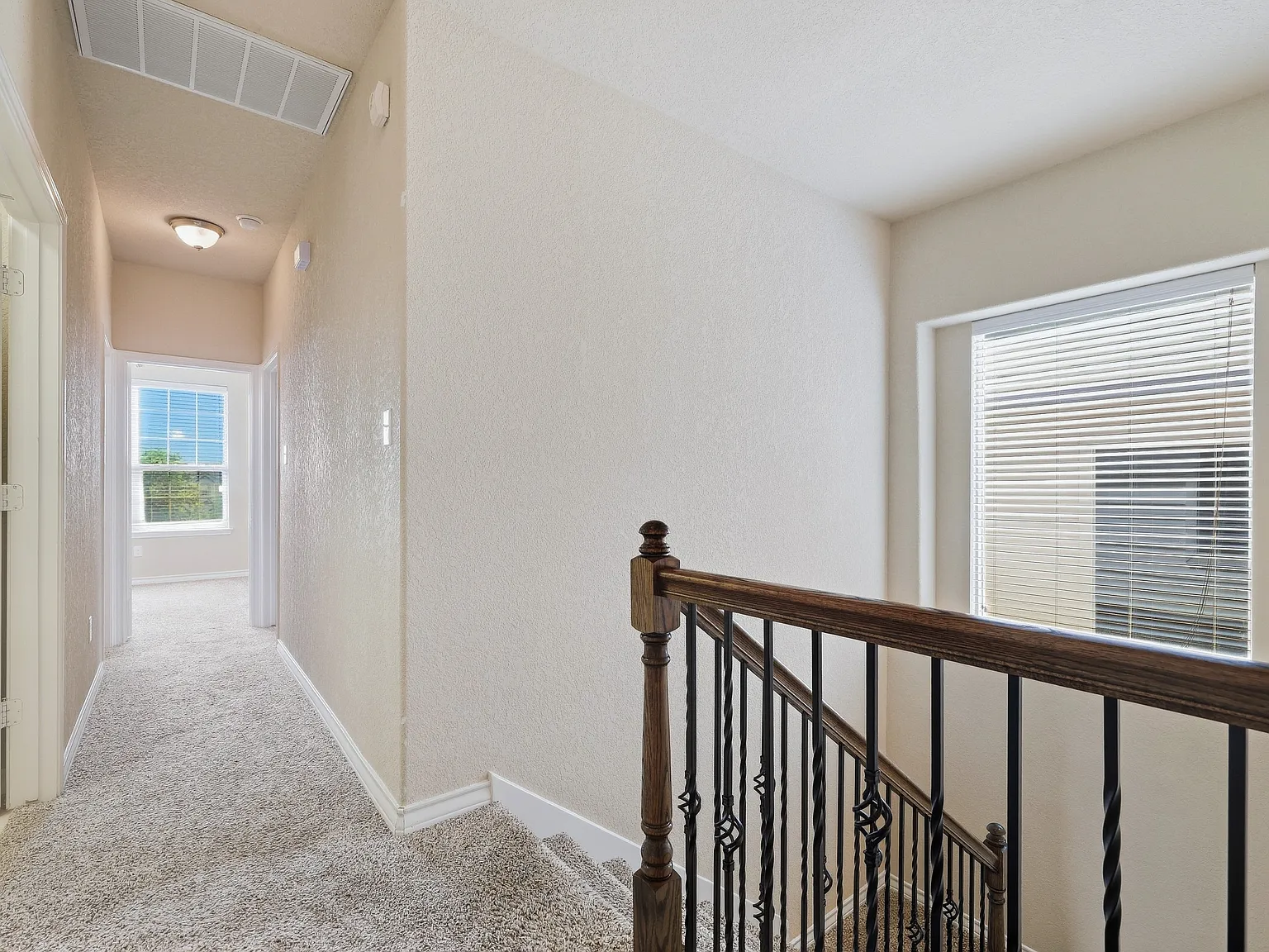 3 bed, 2.5 bath, 1802 sqft, $2,200 — Photo 3