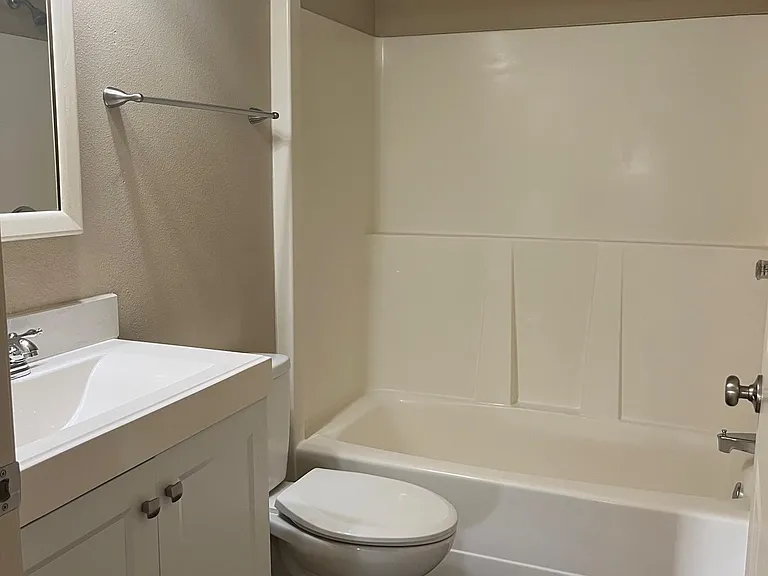 4014 Byron Ave #101 — Photo 6