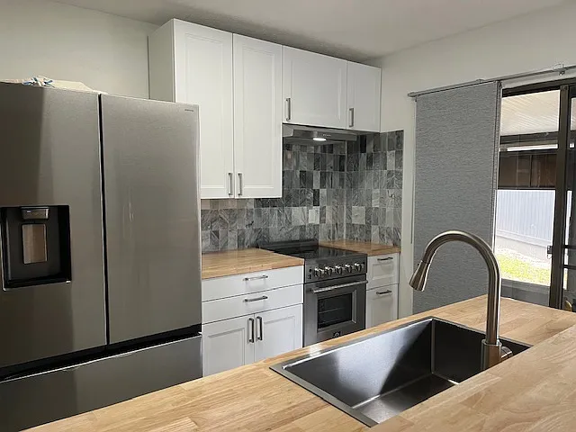 1819 SW 29th Ter — Photo 3