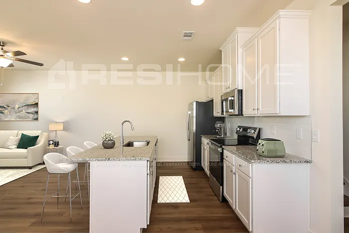 290 Emerald Dr — Photo 5