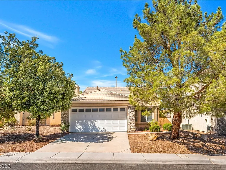 9724 Panorama Cliff Dr — Photo 1